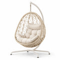 Sillón colgante de mimbre sintético beige con estructura de acero